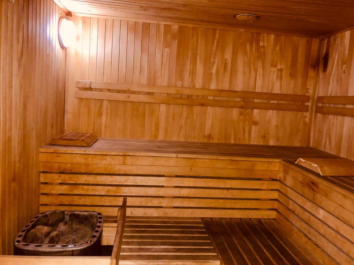 Hotel Miami Kharkiv Bagian luar foto